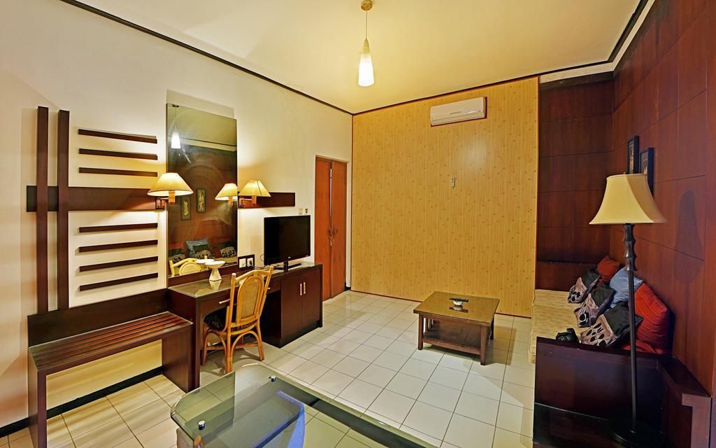 Puri Naga Beachfront Cottages Легиан Экстерьер фото