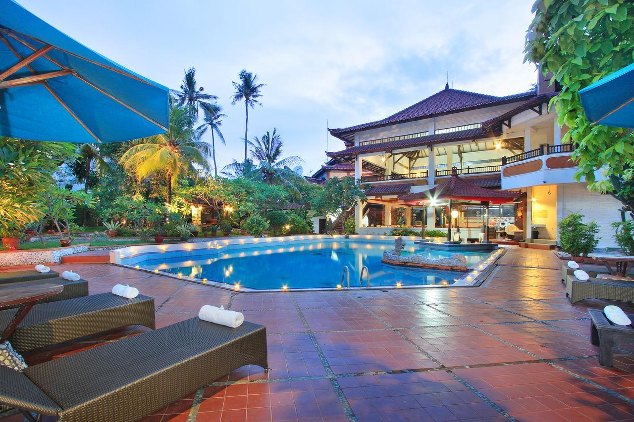 Puri Naga Beachfront Cottages Легиан Экстерьер фото