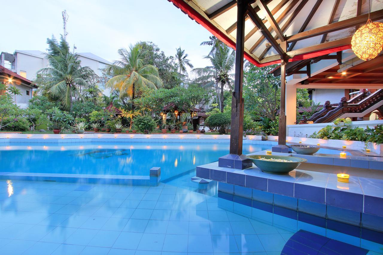 Puri Naga Beachfront Cottages Легиан Экстерьер фото