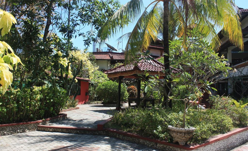 Puri Naga Beachfront Cottages Легиан Экстерьер фото